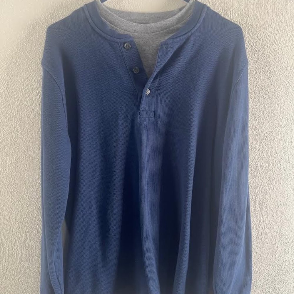 Men's Croft & Barrow shirt. Size M. Blue/gray